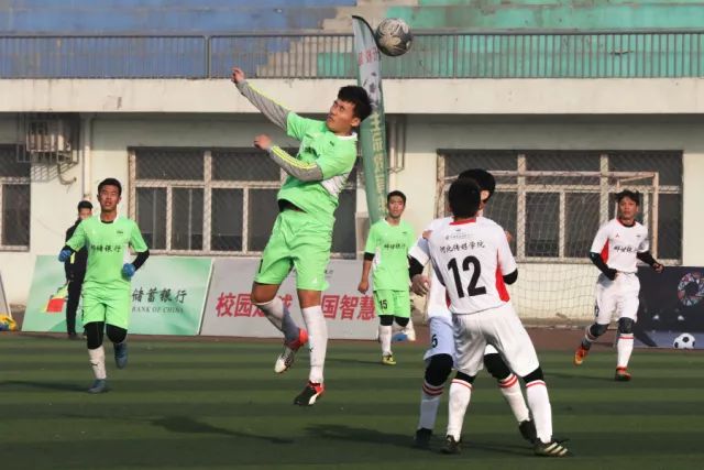 爱尔兰以3-0击败以色列，莫伊伦进球后向遇难者致敬